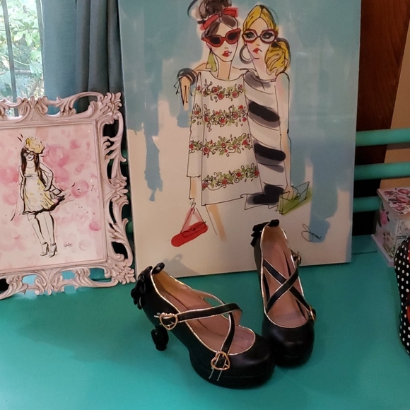 Stylish heels (New never worn) - Picture 2 of 4